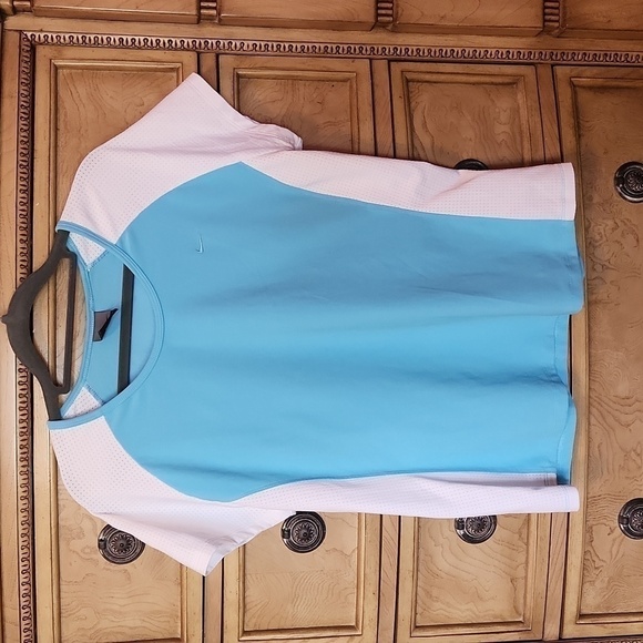 NIKE Athletic Shirt - Picture 1 of 5